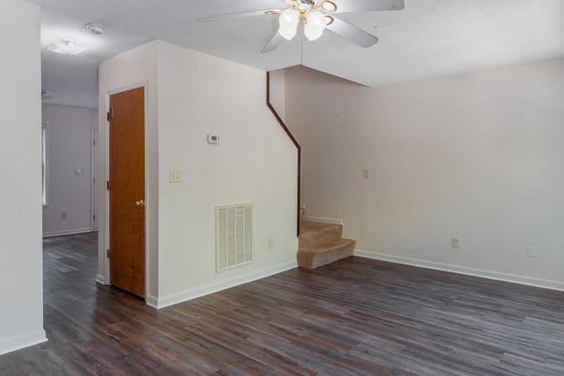 4264 Kaplan Dr, Raleigh, NC 27606