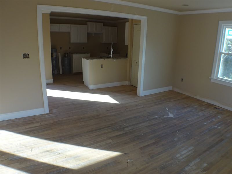 427 Lamont St, Raleigh, NC 27610