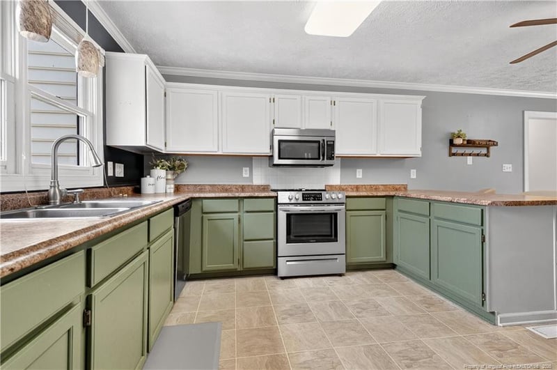 427 Newburgh Dr, Fayetteville, NC 28311