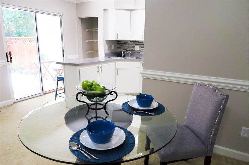 427 Summerwalk Cir #427, Chapel Hill, NC 27517