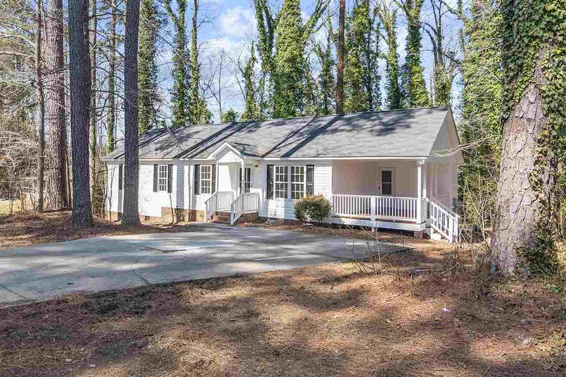 428 Cloverdale Dr, Clayton, NC 27520