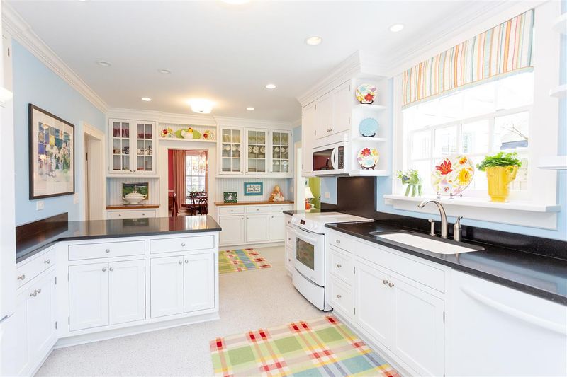 428 Westwood Dr, Chapel Hill, NC 27516