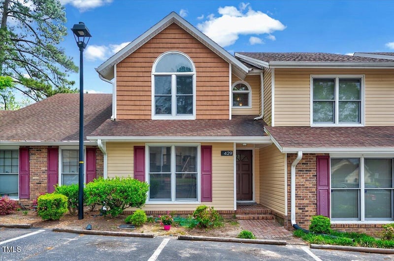 429 Lands End Rd, Fayetteville, NC 28314