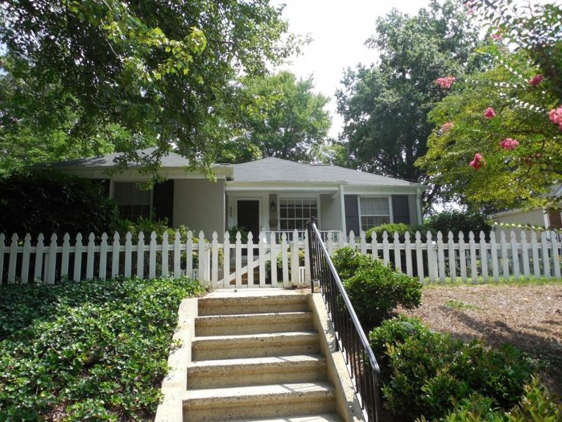 429 E Willowbrook, Burlington, NC 27215
