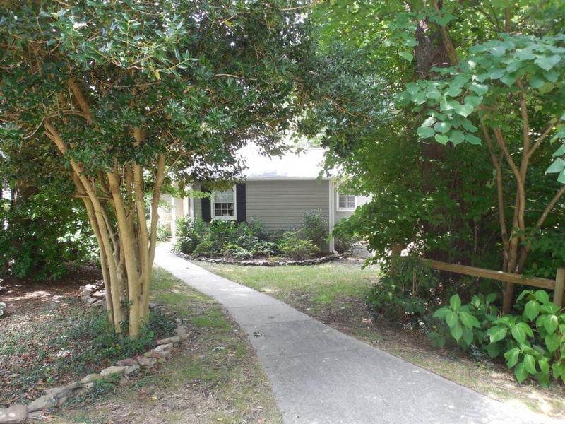 429 E Willowbrook, Burlington, NC 27215