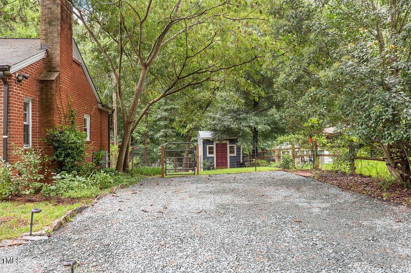 43 N Circle Dr, Chapel Hill, NC 27516