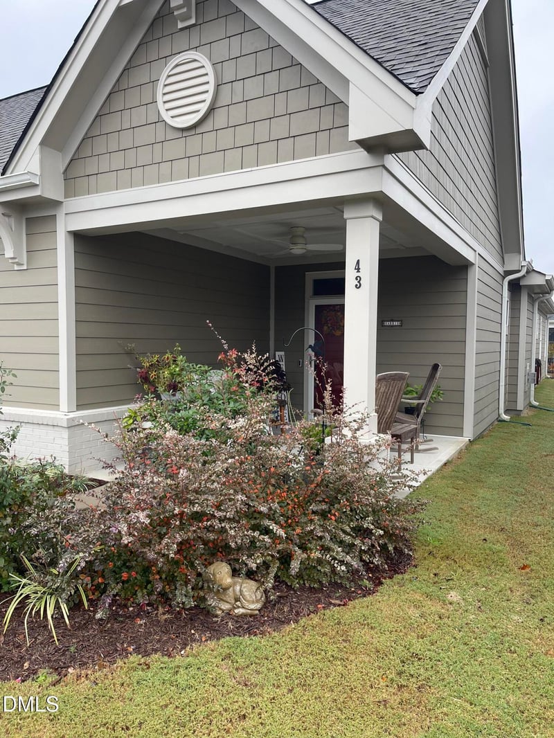 43 Davidson St, Clayton, NC 27527