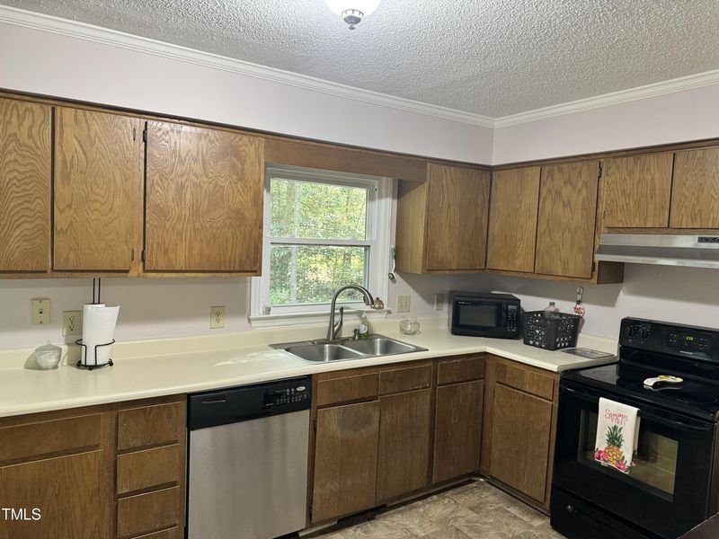 4300 Labrador Dr, Raleigh, NC 27616