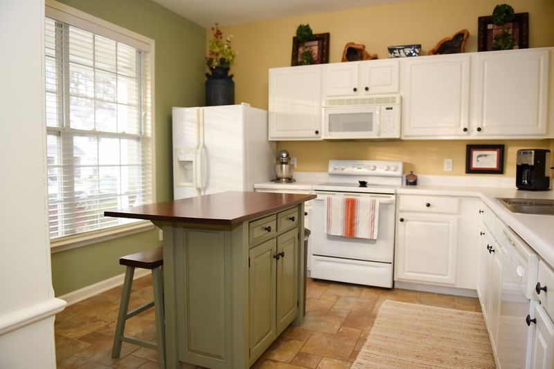 4300 Vienna Crest Dr, Raleigh, NC 27613