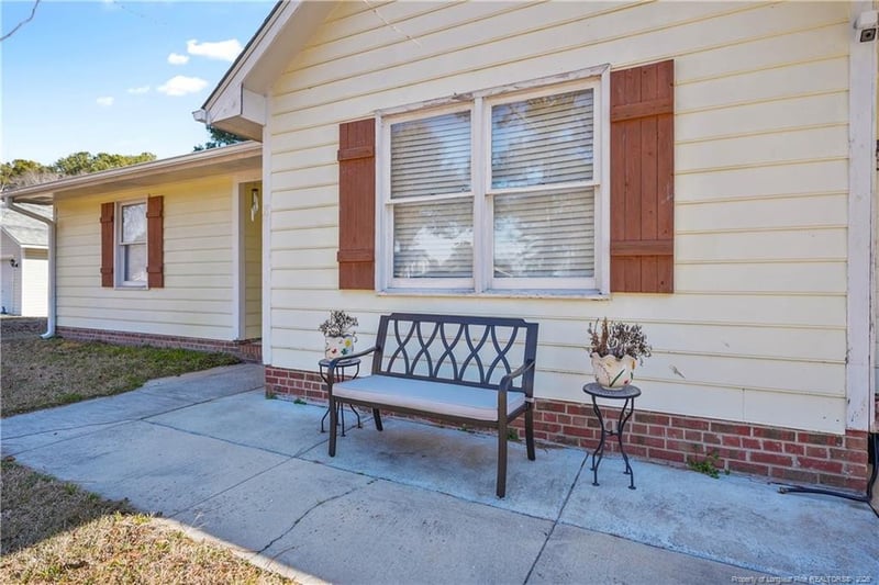 4303 Bridge St, Hope Mills, NC 28348