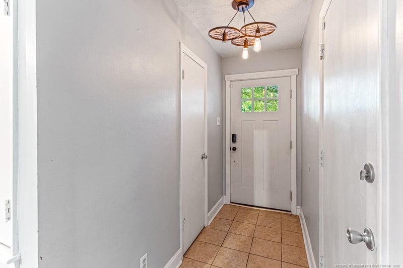 4305 Falls Dr, Hope Mills, NC 28348