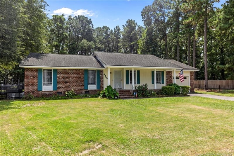 4307 Bridge St, Hope Mills, NC 28348