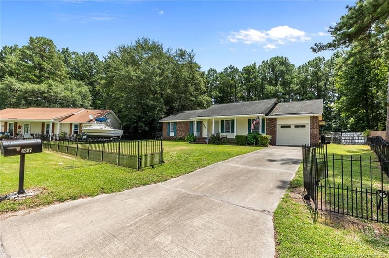 4307 Bridge St, Hope Mills, NC 28348