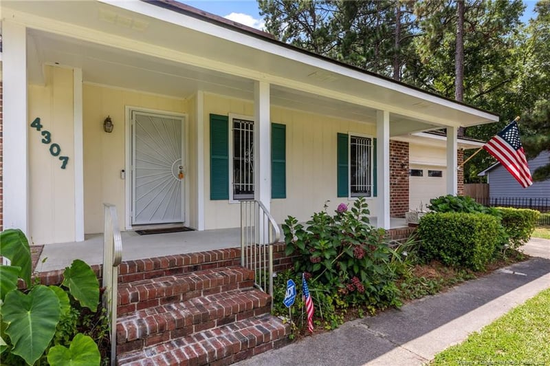 4307 Bridge St, Hope Mills, NC 28348