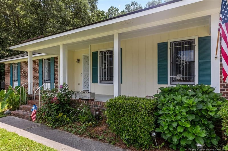 4307 Bridge St, Hope Mills, NC 28348