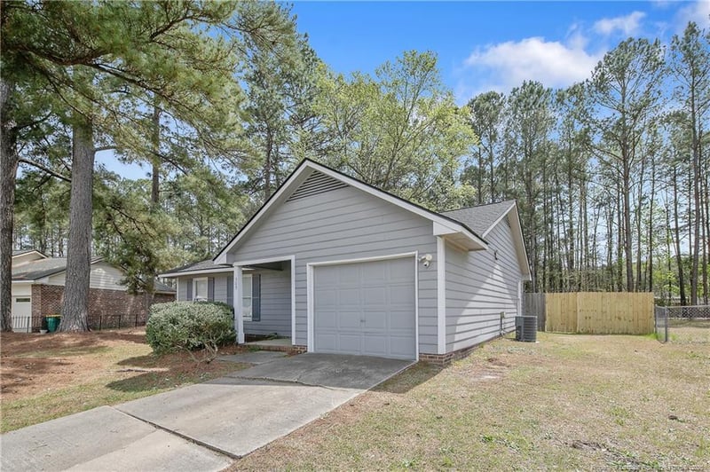 4309 Bridge St, Hope Mills, NC 28348