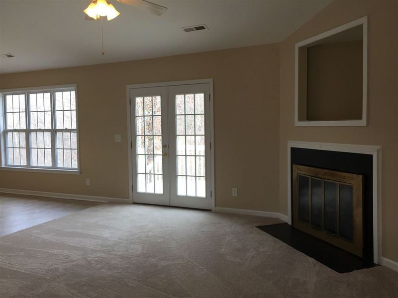 431 Fernway Dr, Burlington, NC 27215