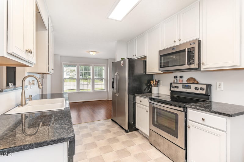 432 Barn View Ct, Fuquay Varina, NC 27526