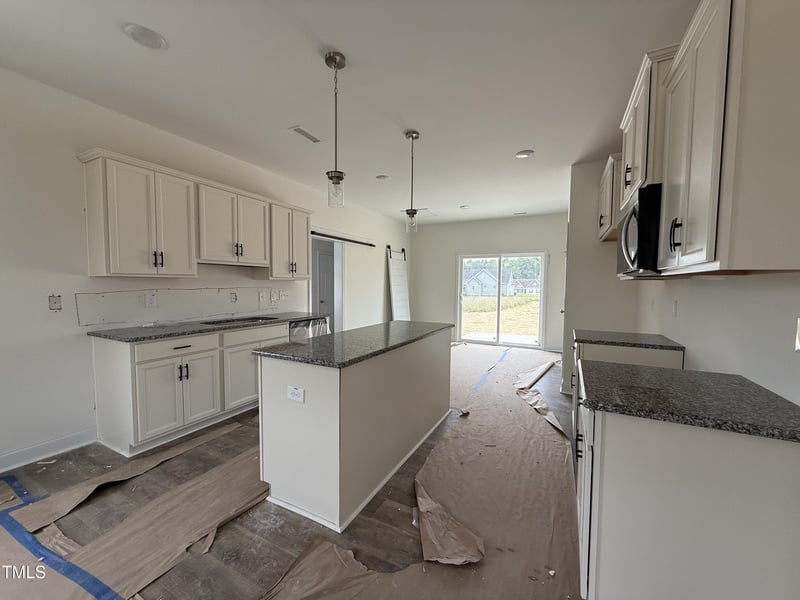 432 Springtooth Dr, Zebulon, NC 27597