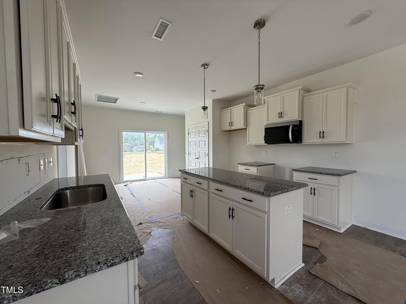 432 Springtooth Dr, Zebulon, NC 27597