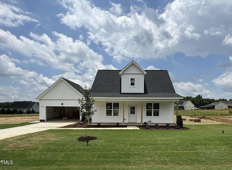 432 Springtooth Dr, Zebulon, NC 27597