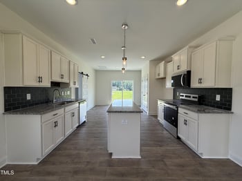 432 Springtooth Dr, Zebulon, NC 27597