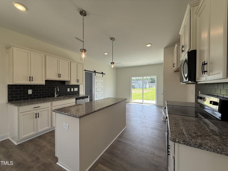 432 Springtooth Dr, Zebulon, NC 27597