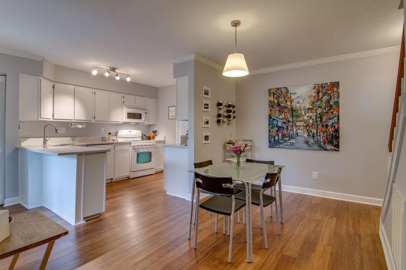 432 Summerwalk Cir #432, Chapel Hill, NC 27517