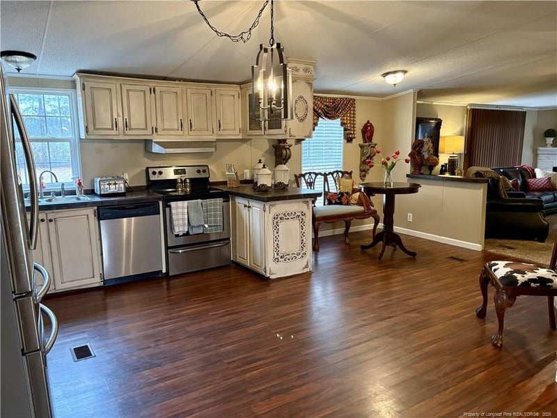 4320 Frontier Ave, Fayetteville, NC 28312