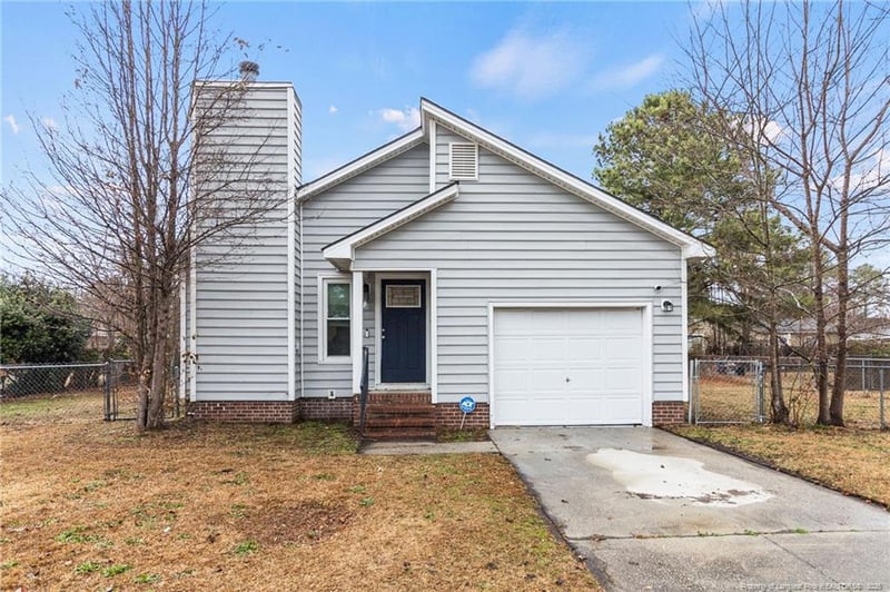 4322 Bridge St, Hope Mills, NC 28348