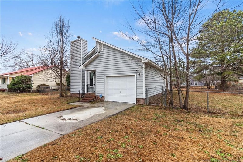 4322 Bridge St, Hope Mills, NC 28348