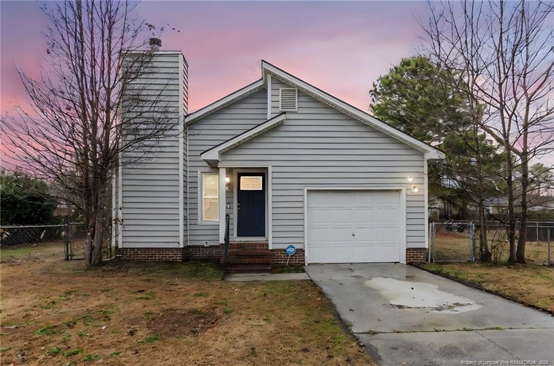 4322 Bridge St, Hope Mills, NC 28348
