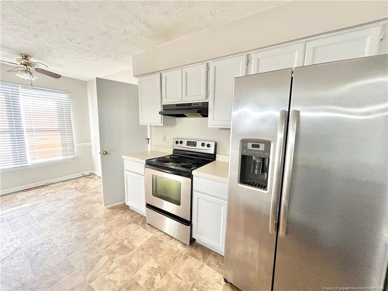 4324 Falls Dr, Hope Mills, NC 28348