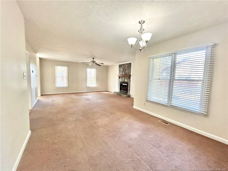 4324 Falls Dr, Hope Mills, NC 28348