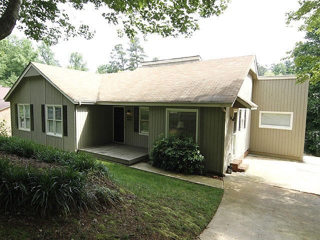 4324 Pickwick Dr, Raleigh, NC 27613
