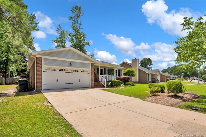 4327 Falls Dr, Hope Mills, NC 28348