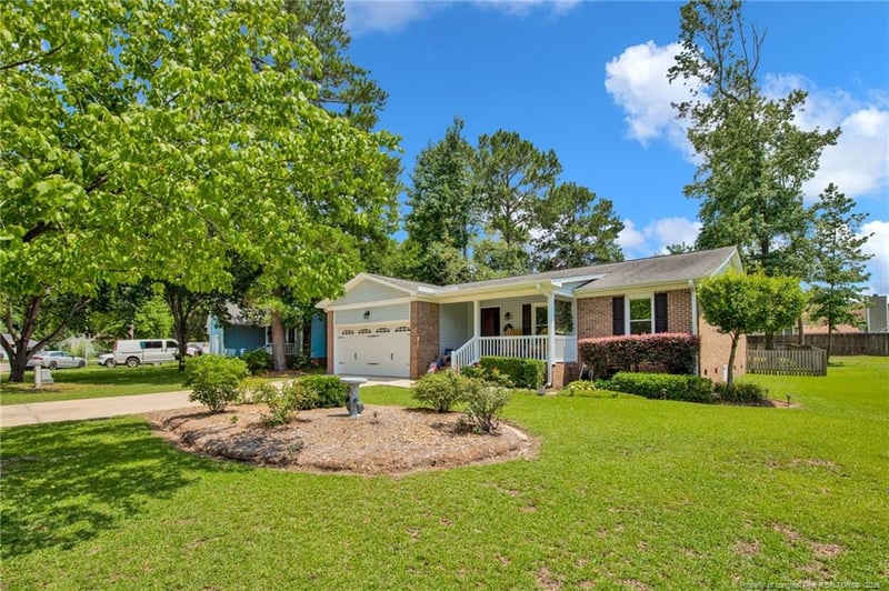 4327 Falls Dr, Hope Mills, NC 28348