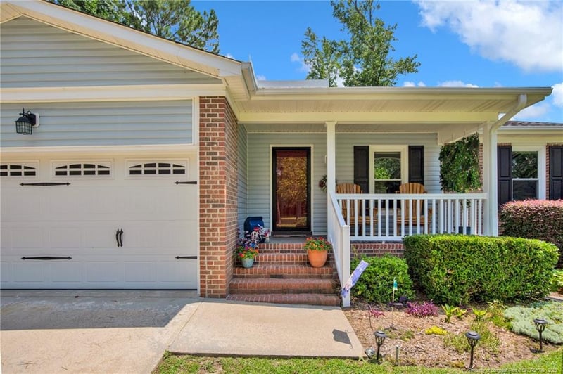 4327 Falls Dr, Hope Mills, NC 28348
