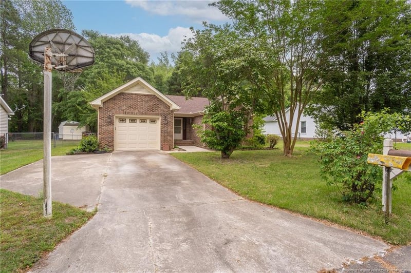 4327 Haskell Dr, Hope Mills, NC 28348