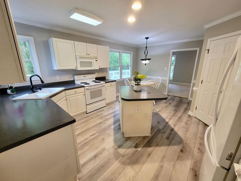 433 Cayman Ave, Holly Springs, NC 27540