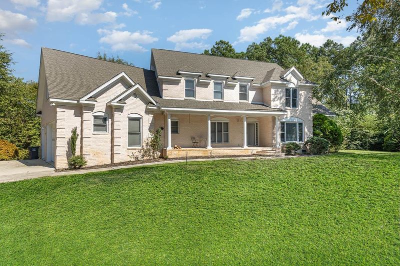 433 Foxwood Dr, Hope Mills, NC 28348