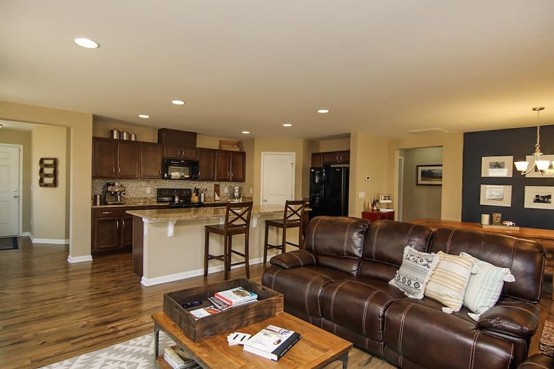 433 Rolling Meadow Dr, Clayton, NC 27527