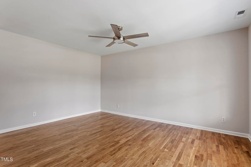 4332 Falls Dr, Hope Mills, NC 28348