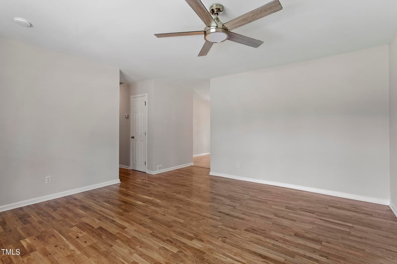 4332 Falls Dr, Hope Mills, NC 28348