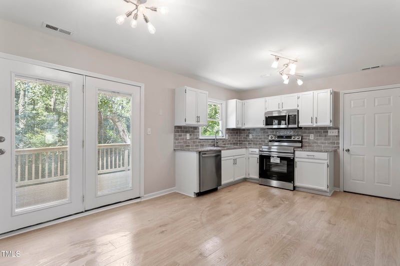 4332 Falls Dr, Hope Mills, NC 28348