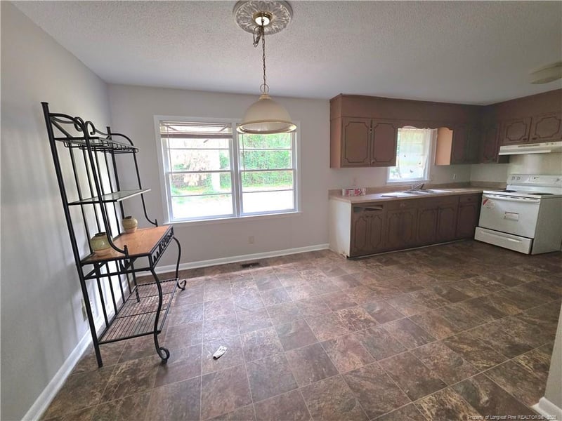 434 Homestead Dr, Fayetteville, NC 28303