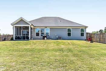 434 Windy Farm Dr, Fuquay Varina, NC 27526