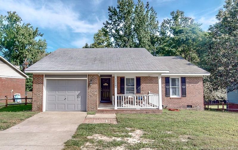 4348 Falls Dr, Hope Mills, NC 28348