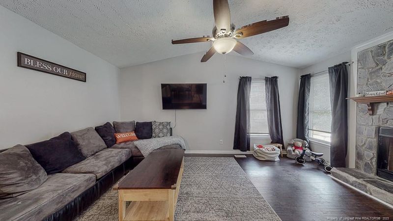 4348 Falls Dr, Hope Mills, NC 28348