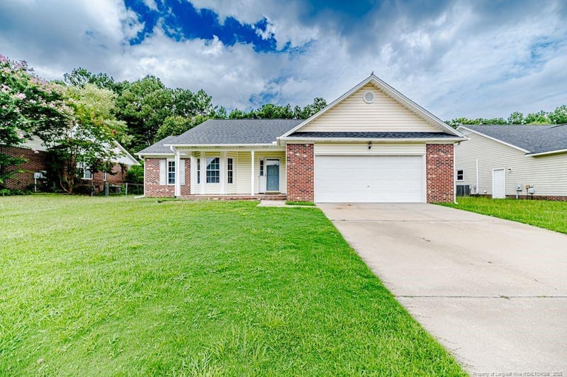 4349 Bishamon St, Hope Mills, NC 28348